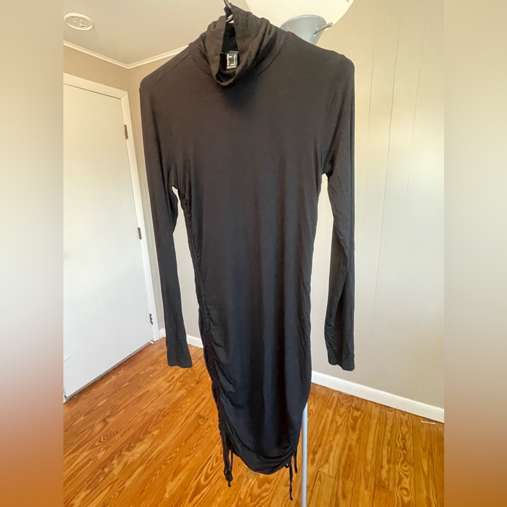 ⭐️NWOT⭐️ TURTLE NECK STYLE DRESS